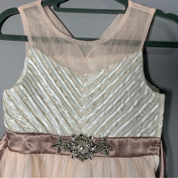 Girls Rare Editions size 12 in a beautiful light peach color. - Picture 2 of 11